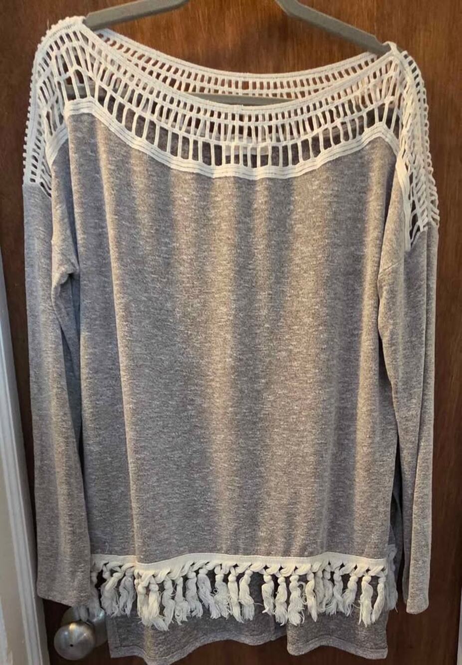 Entro Boho Breeze Tassel Trim long sleeve Sweater Top Small Fringe Gray Euc